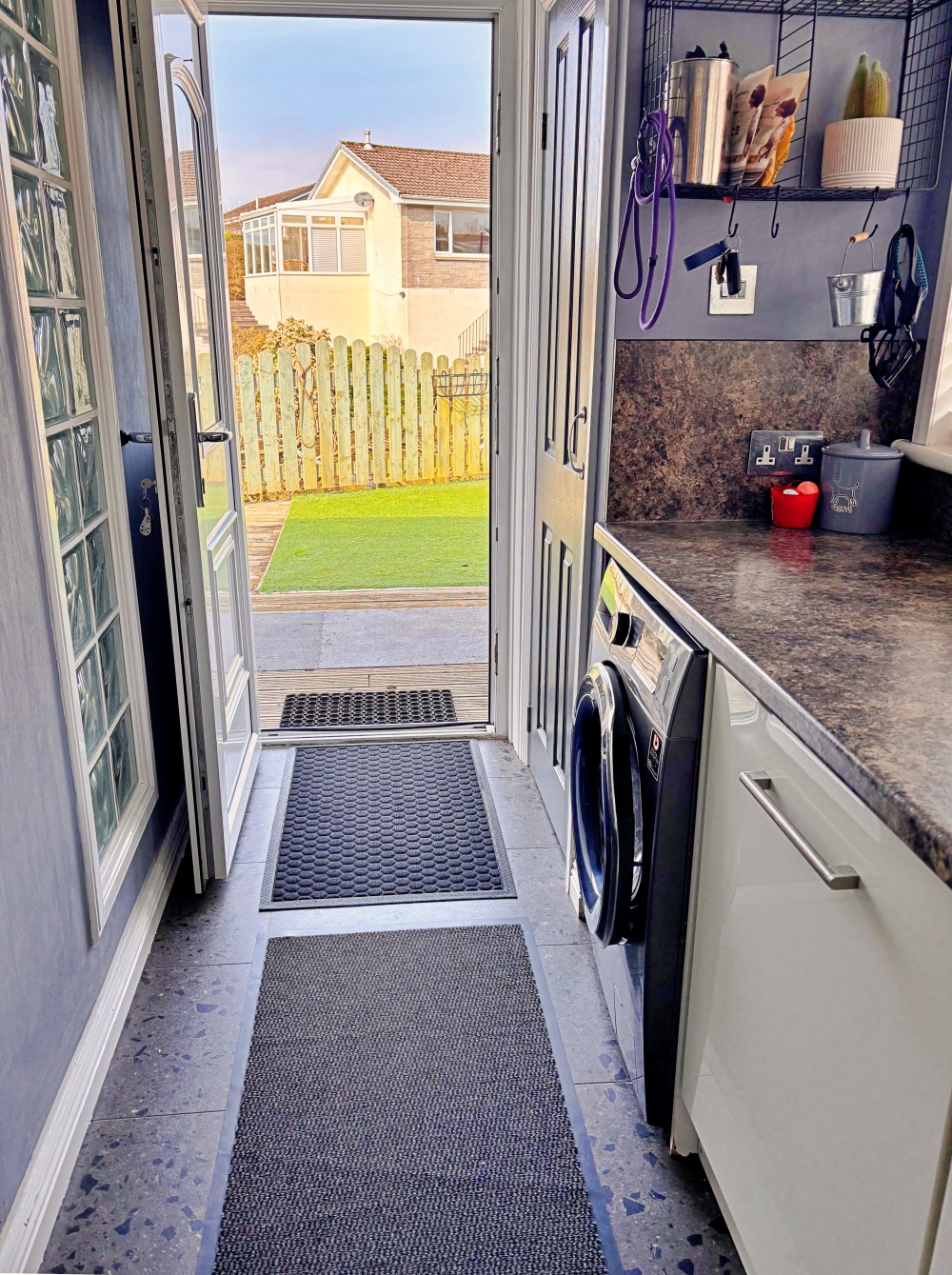 10 Holroyd Road